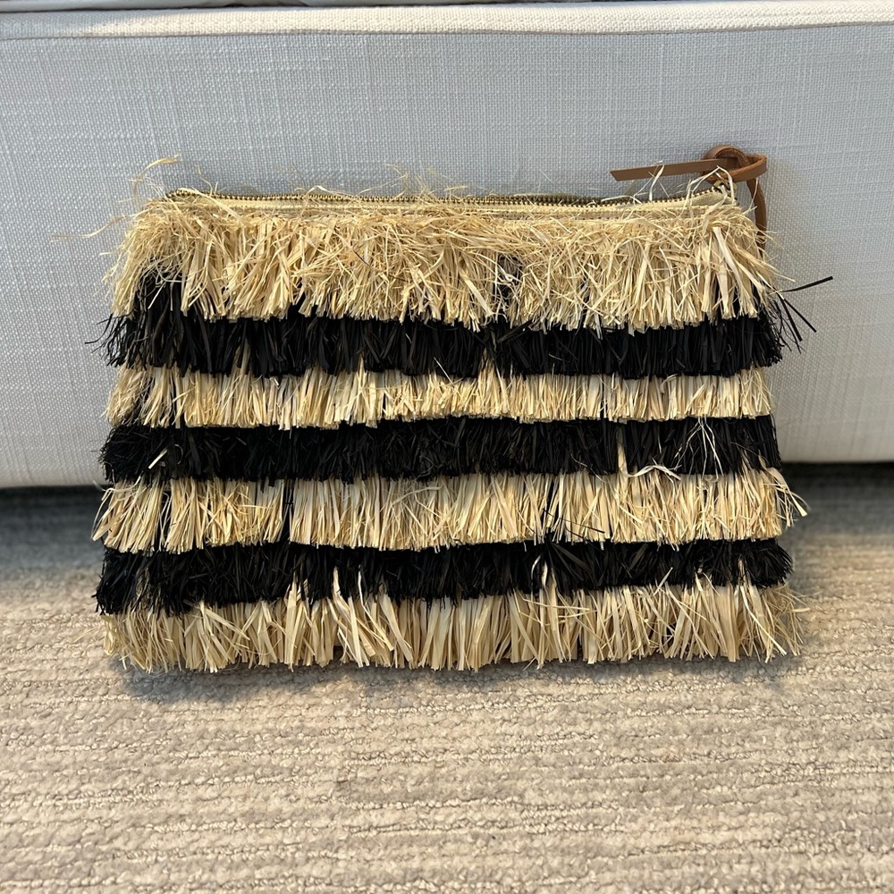 Kayu Design Rafia Clutch